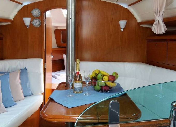 Sailboat Jeanneau Sun Odyssey 35 10.75m