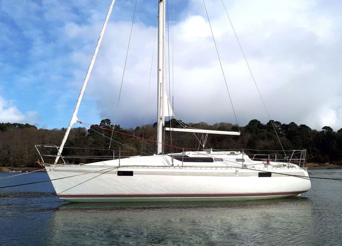 Sailboat Beneteau Oceanis 320 9.25m