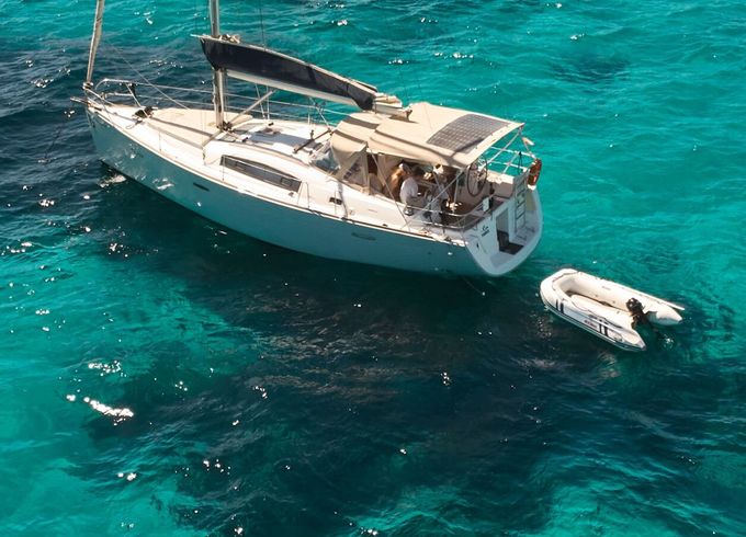 Sailboat Beneteau Oceanis 40 12m
