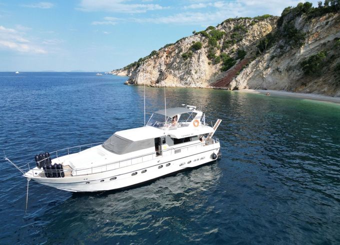 Motor yacht Canados 58ft 1640hp