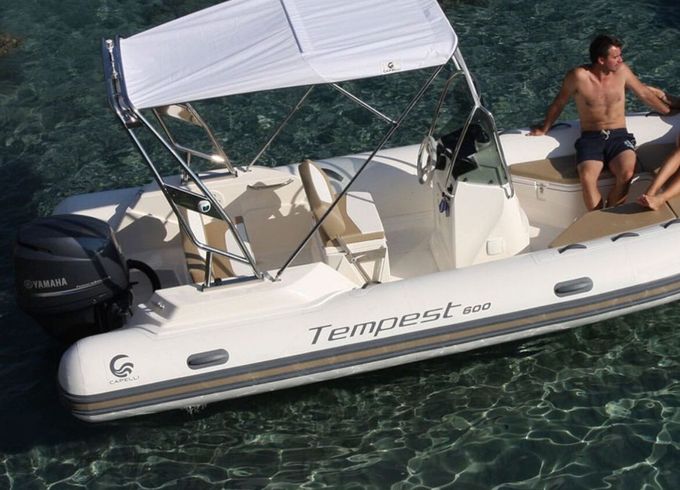 Motorboat CAPELLI TEMPEST 600 130hp