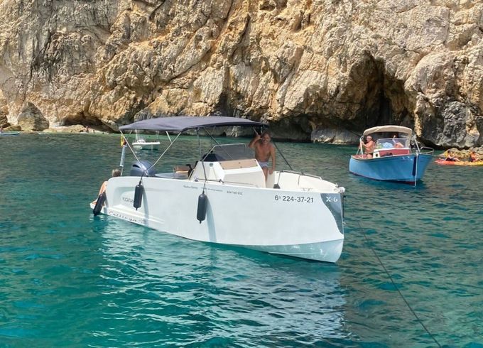 Motorboat CATTLEYA X6 150hp
