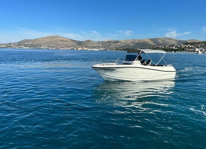 Motorboat Jeanneau Cap Camarat 7.55 250hp