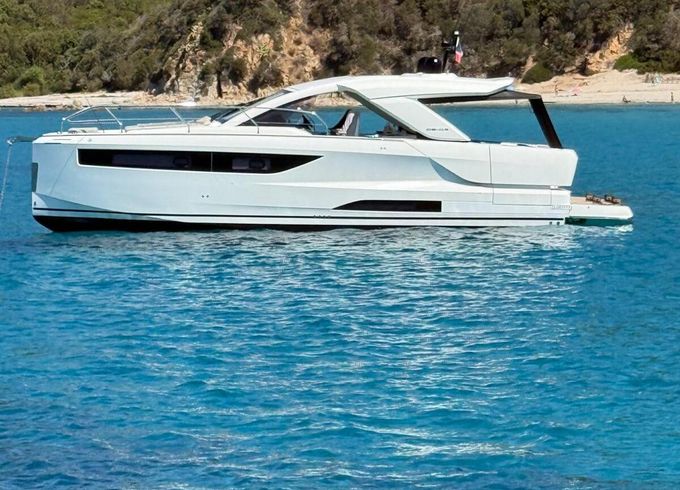 Motorboat Jeanneau DB 43 760hp