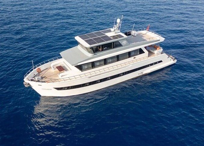 Motor yacht Luxury motor yacht with a capacity of 8 people 2024