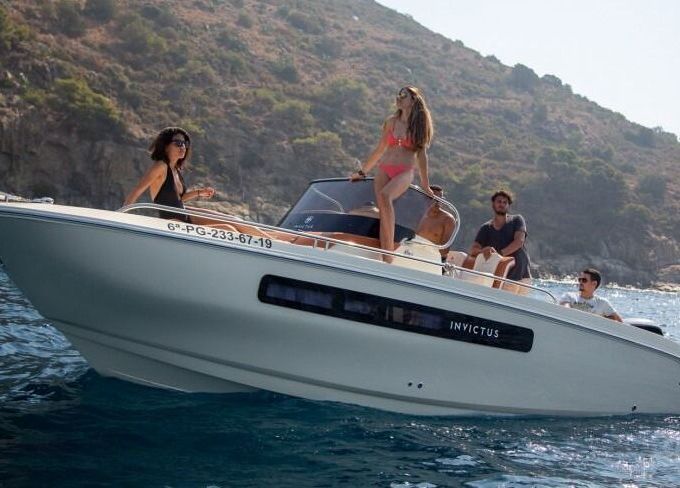 Motorboat Invictus 240 CX 225hp