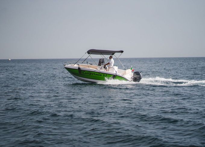 Boat without licence  Hollywood California 5.7 40hp