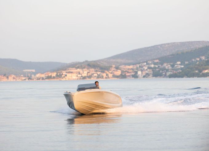 Motorboat RAND Source 22 250hp