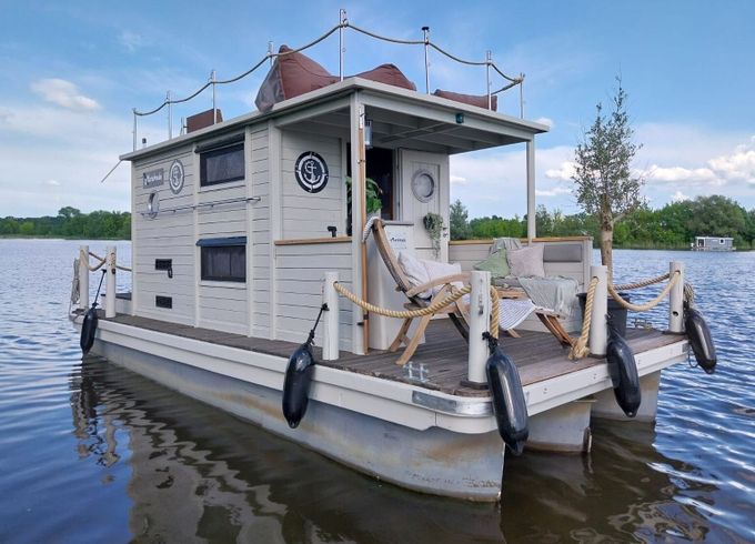 Houseboat Hausboot Woma