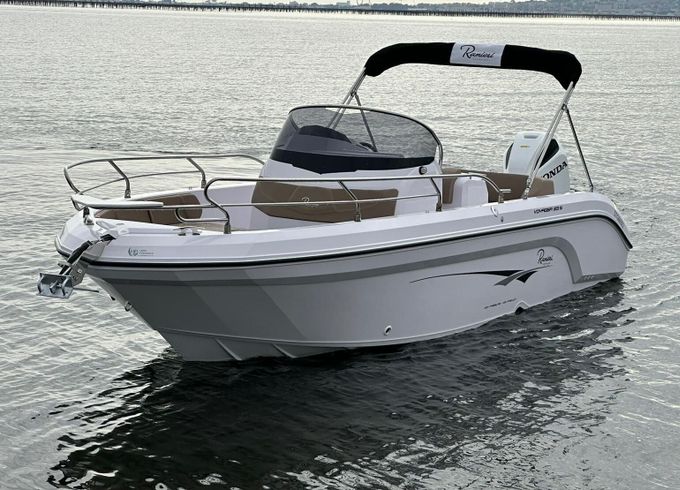 Motorboat Ranieri Voyager 23s 225hp