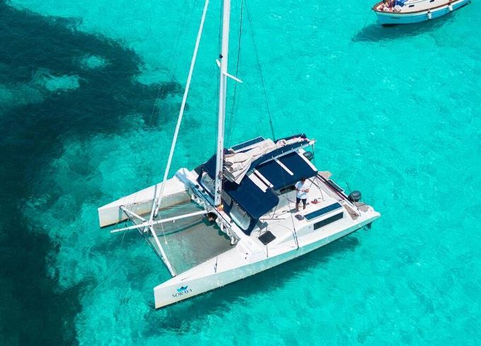 Catamaran Toxic Boat Escursione giornaliera all inclusive 10m