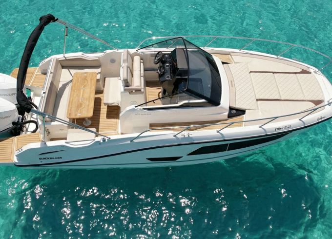 Motorboat Quicksilver Activ 875 Sundeck 450hp