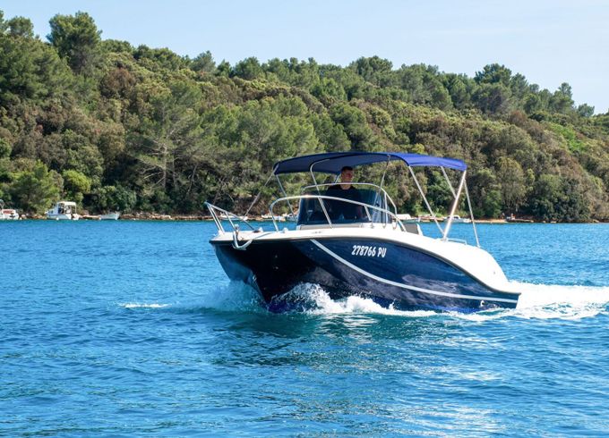 Motorboat Quicksilver Activ 675 Open 200hp