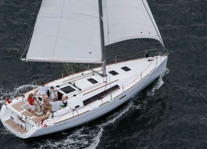 Sailboat Beneteau Océanis 34 (2cab) 10m