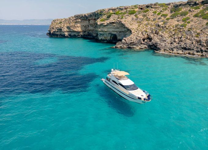Motor yacht Astondoa 72 2400hp