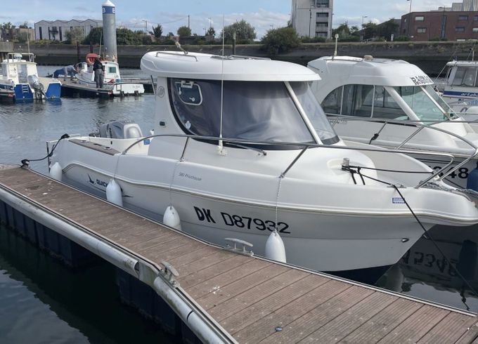 Motorboat Quicksilver 580 Pilothouse 100hp