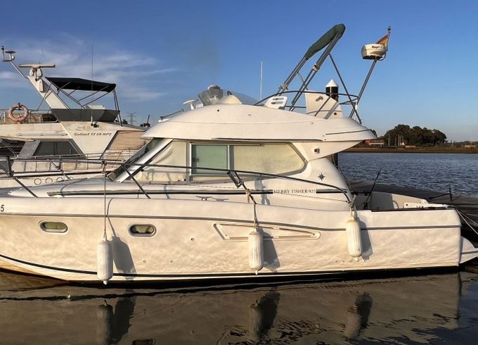 Motorboat Jenneau Merry Fisher 925 Fly 320hp