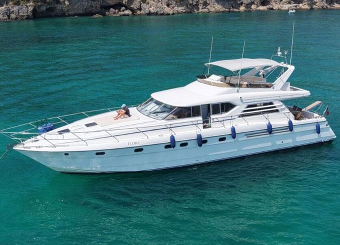 Motorboat Princess 65 900hp