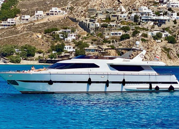 Motor yacht ABSOLUTE Superphantom 85+ 2400hp
