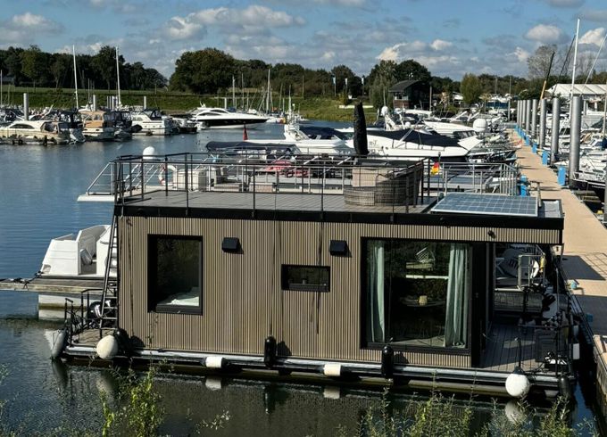 Houseboat Custom XL plus 2hp