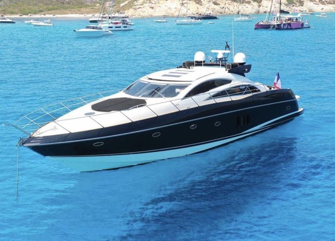Motor yacht Sunseeker Predator 72 3100hp