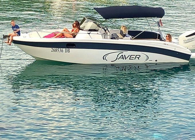 Motorboat Saver 750 wa 300hp