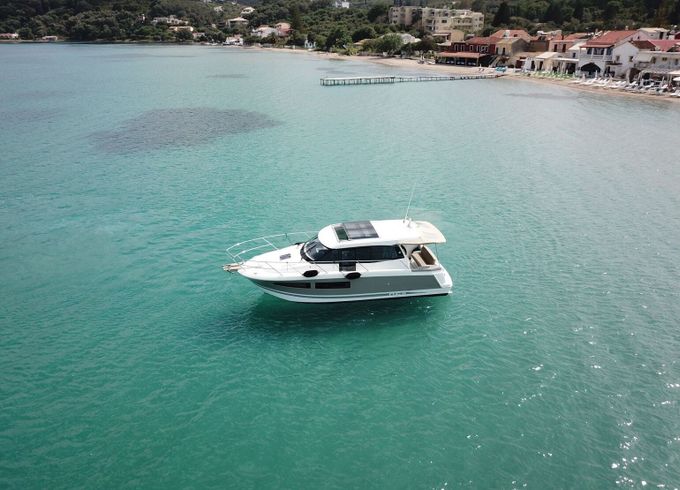 Motorboat Jeanneau NC 260hp