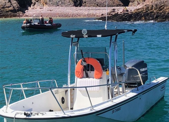 Motorboat Boston Whaler outrage 22 200hp