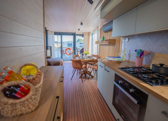 Houseboat WOMA D13