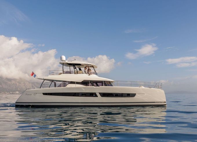 Catamaran Fountaine Pajot POWER 67 20m
