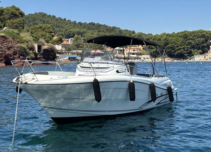 Motorboat CAP CAMARAT 7.5 cc 225hp