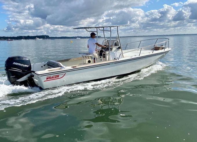 Motorboat Boston Whaler Outrage 25 250hp
