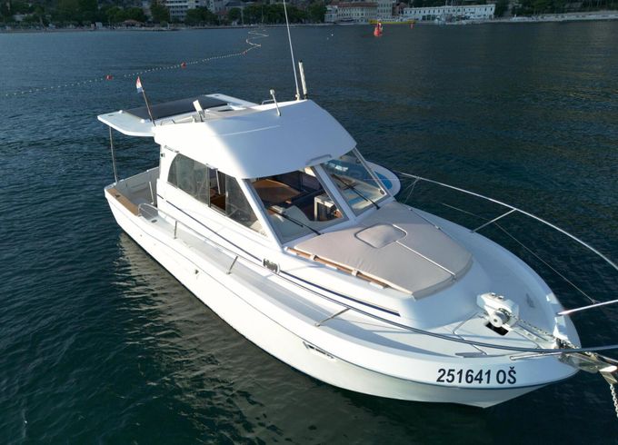 Motor yacht Beneteau Antares 9 210hp