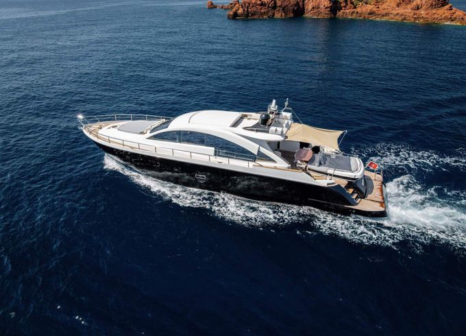 Motor yacht Aicon 72 3100hp