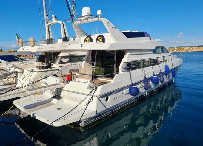 Motor yacht Mochi Craft 56 fly 1640hp