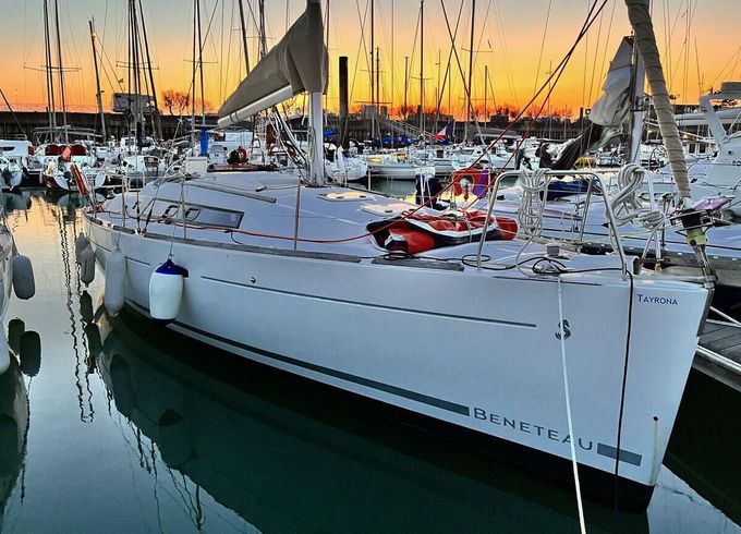 Sailboat Bénéteau Oceanis 34 10.34m