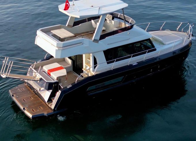 Motor yacht custom built 2022 700hp