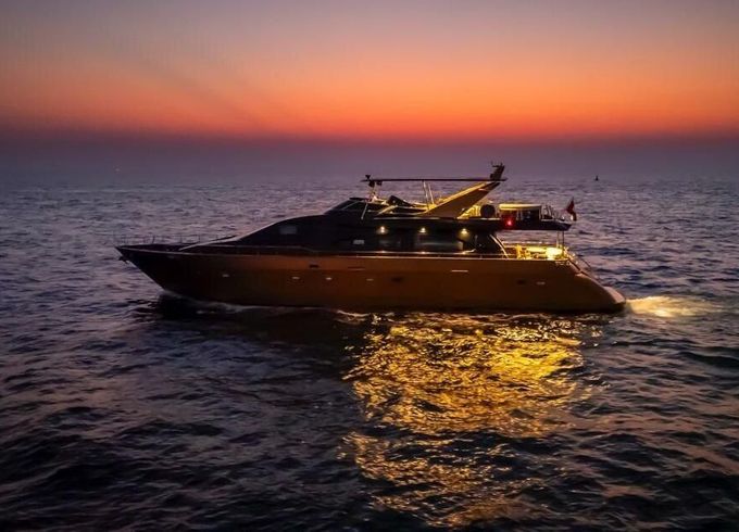 Motor yacht Anna 85 ft Azimut 900hp