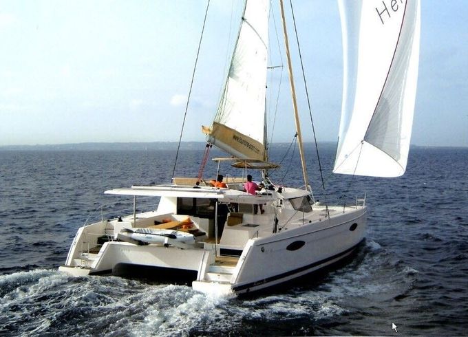 Catamaran Fountaine Pajot Helia 44 13.5m