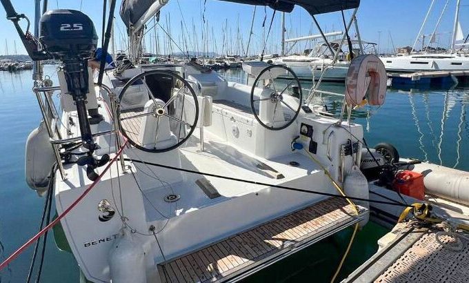 Sailboat 4 OCEANIS 30.1 - JE (2D/0C/0P) 8m