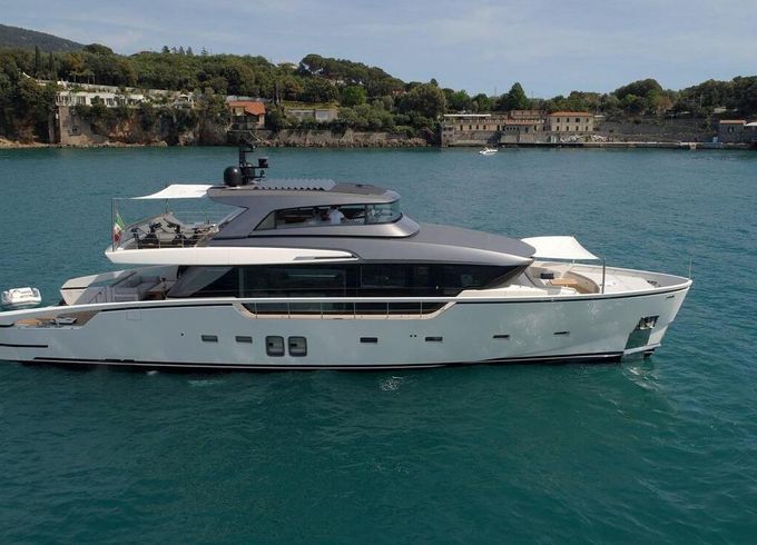 Motor yacht San Lorenzo 88 2400hp