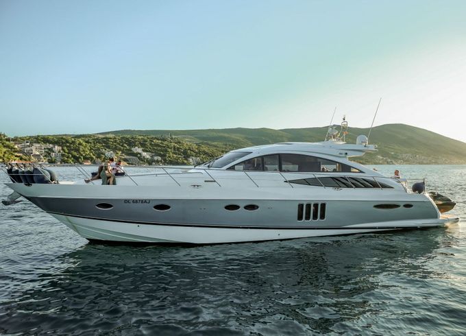 Motor yacht Princess V65 2800hp