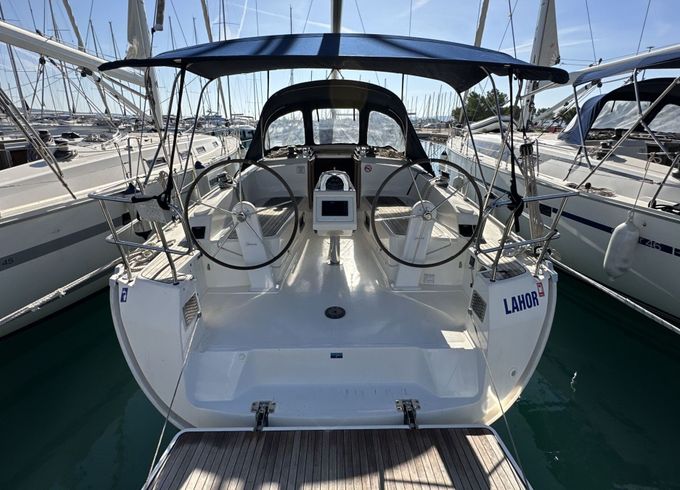 Sailboat Bavaria Bavaria Cruiser 37  11.3m