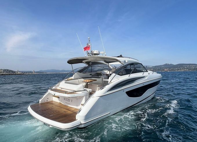 Motorboat Princess V40