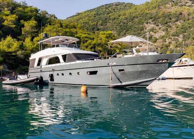 Motor yacht Luxury motor yacht with a capacity of 8 people 2014 2700hp