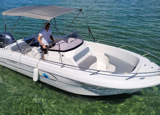 Motorboat Pacific Craft Open 670 200hp