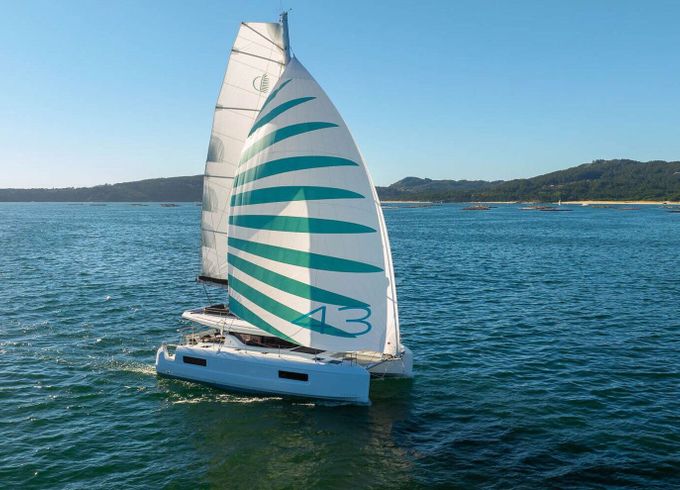 Catamaran Lagoon Lagoon Power 43 14m