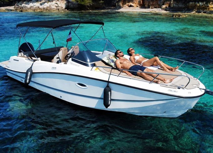 Motorboat Quicksilver Activ 755 Sundeck 225hp