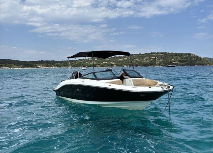 Motorboat Sea Ray 210 200hp