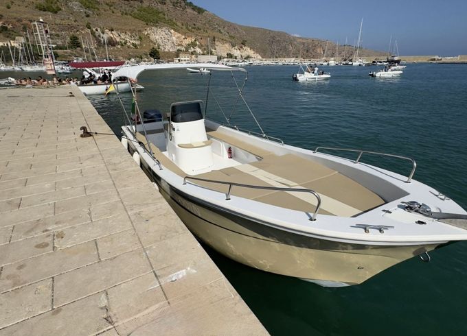Motorboat Liver Open 860 150hp